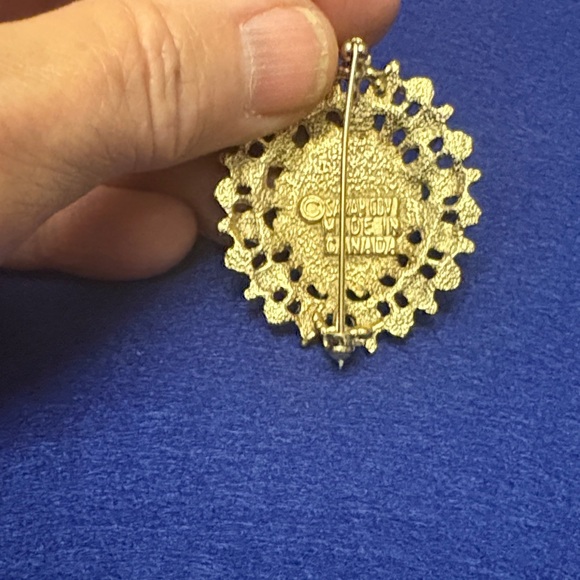 Ornate Vintage Sarah Cov Gold and Orange Floral Brooch - Picture 5 of 7